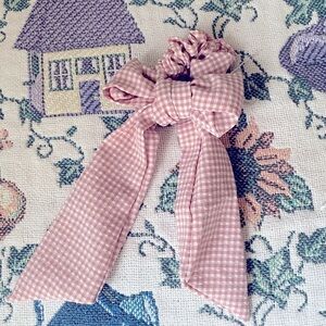 NEW URBAN OUTFITTERS PINK GINGHAM BOW SCRUNCHIE